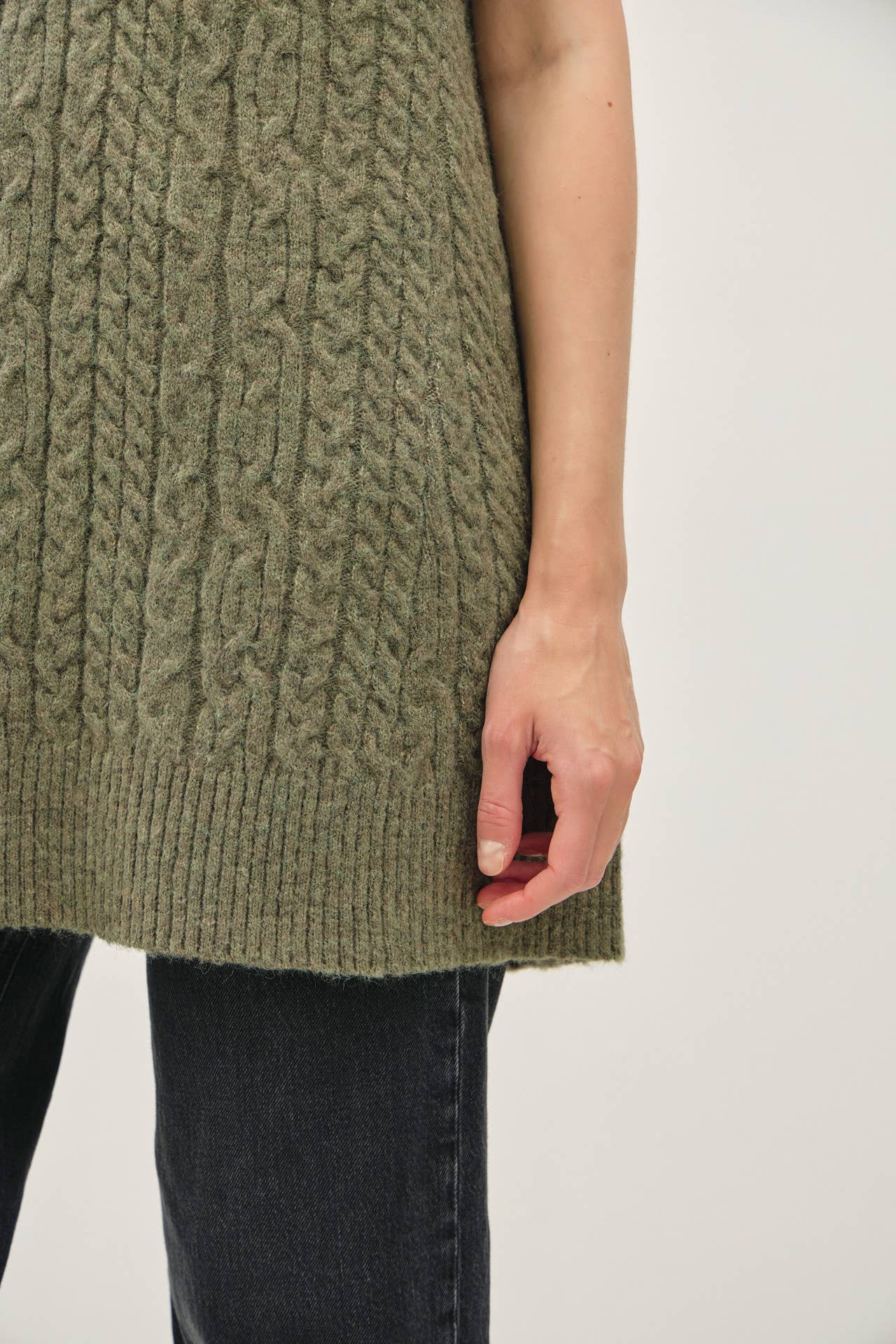 Be Cool - CHUNKY CABLE KNIT V-NECK SWEATER VEST TUNIC